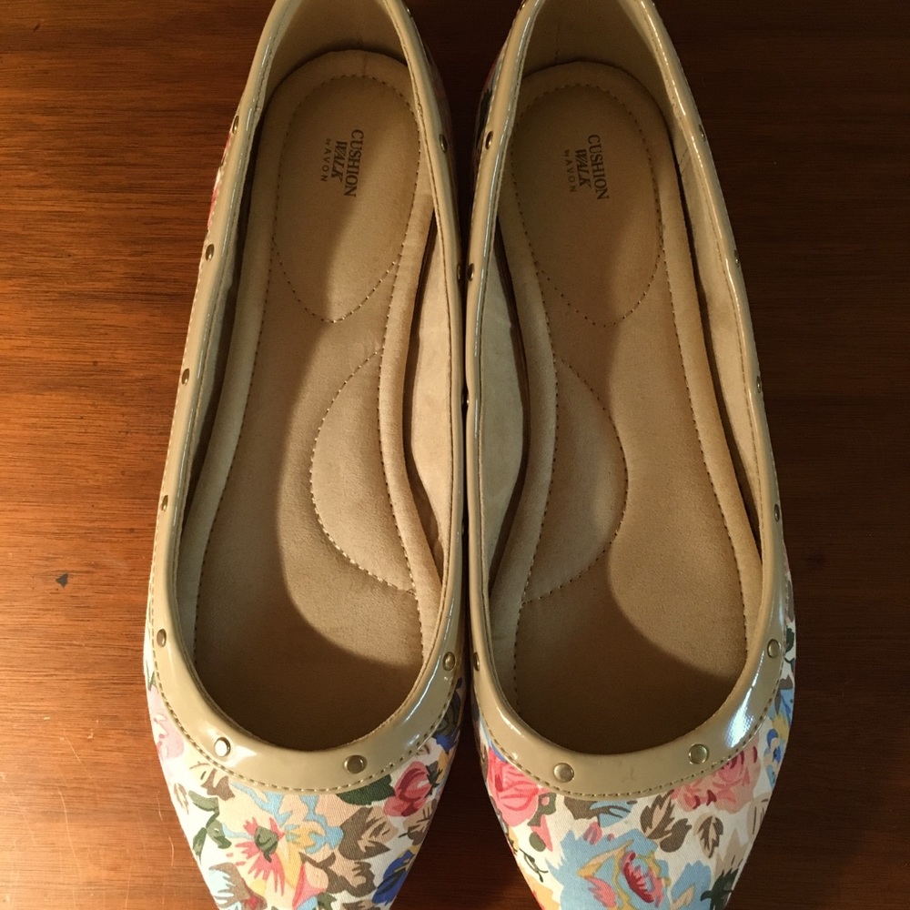 Size 11 Cushion Walk by Avon